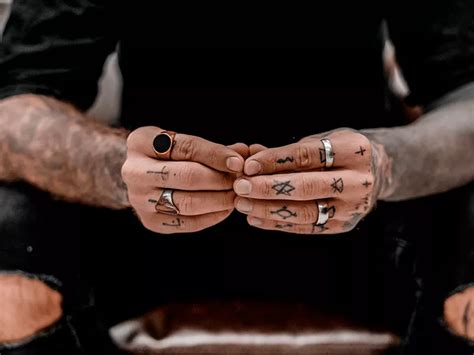 tatuajes de dedos hombre|Las 51 mejores ideas de tatuajes para hombre